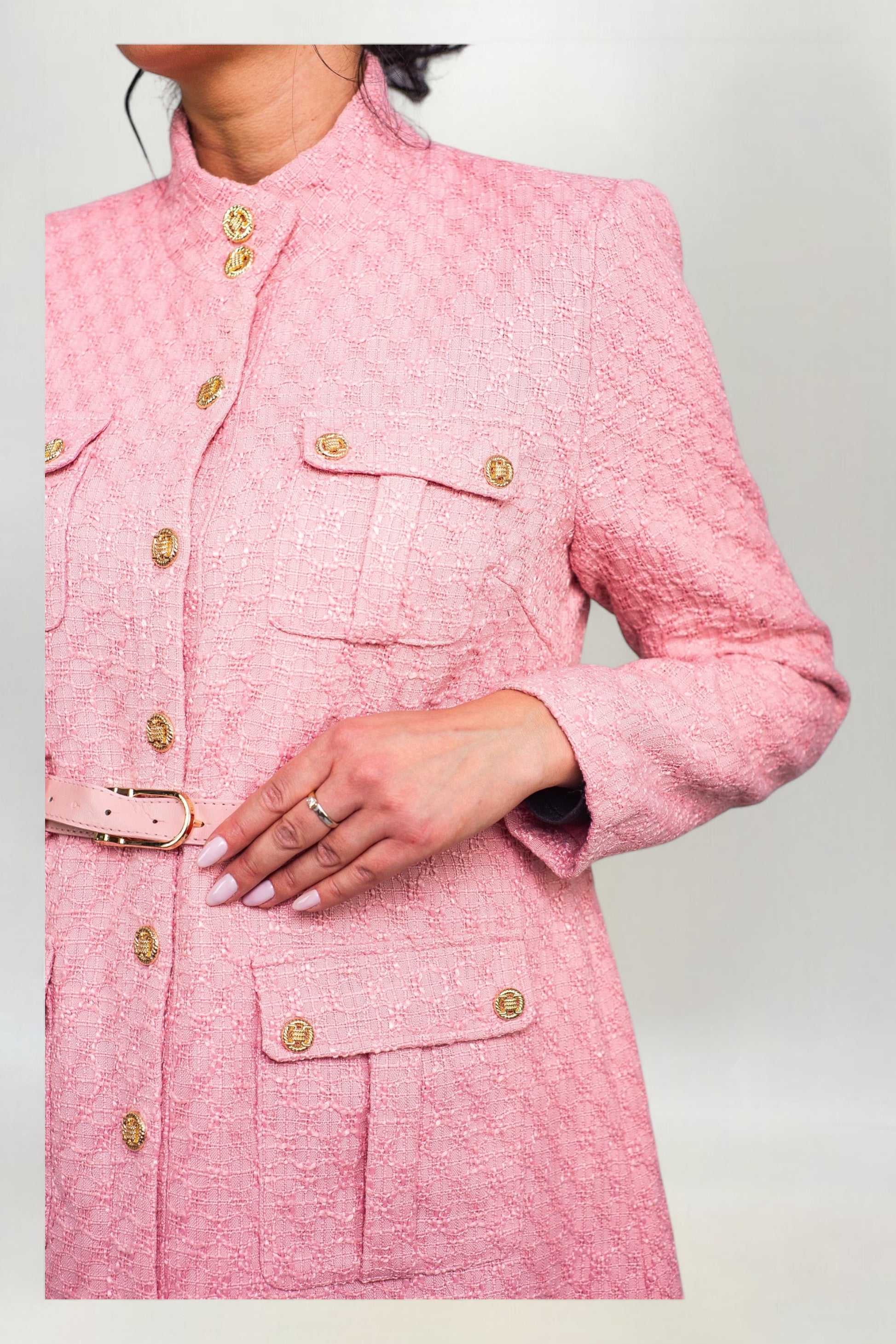 Płaszcz ze Złotymi Guzikami i Paskiem Pudrowy Róż