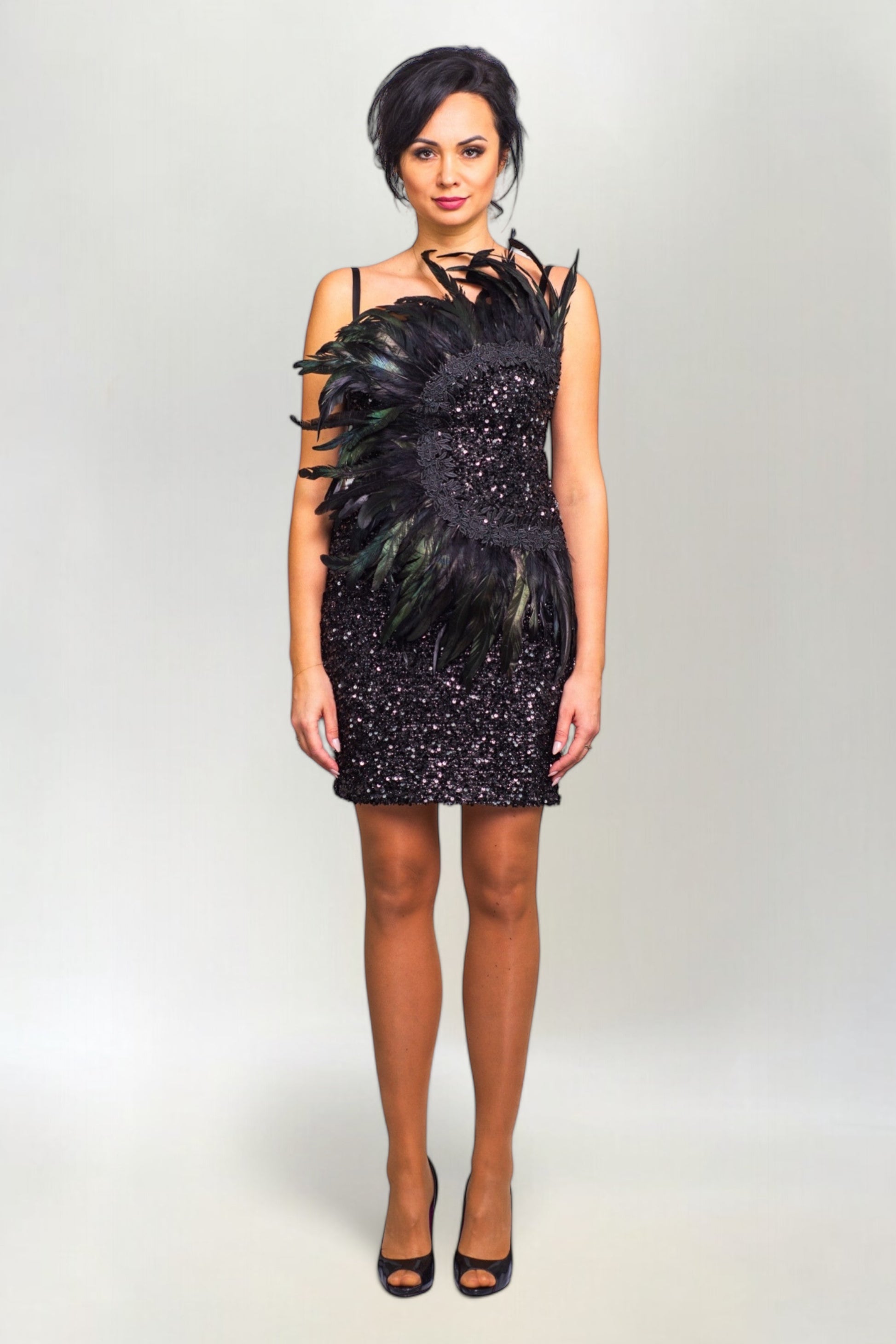 Sukienka Cekinowa z Piórami i Koronką Mini