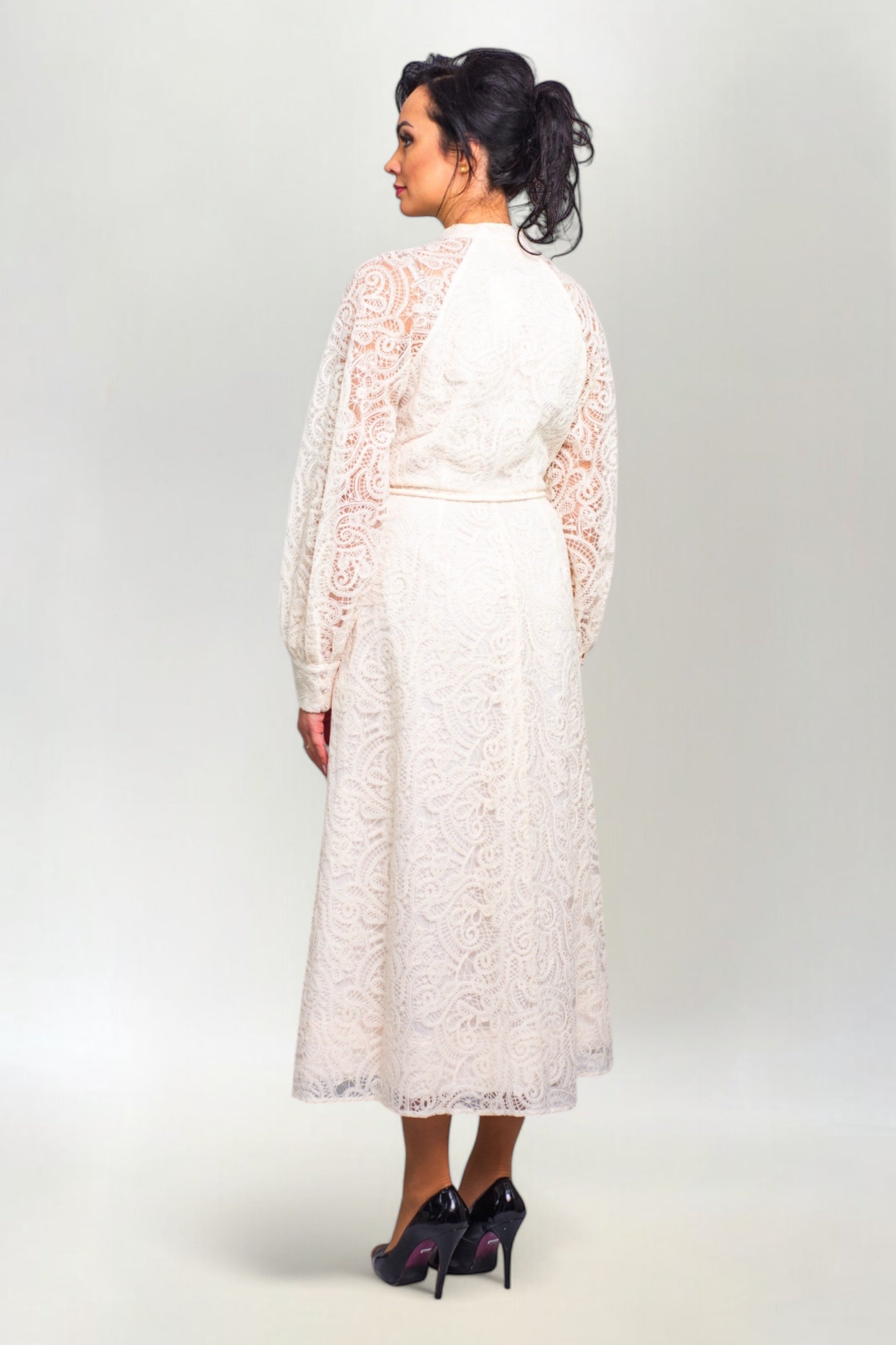 Sukienka Koronkowa z Guzikami z Cyrkonii Ecru