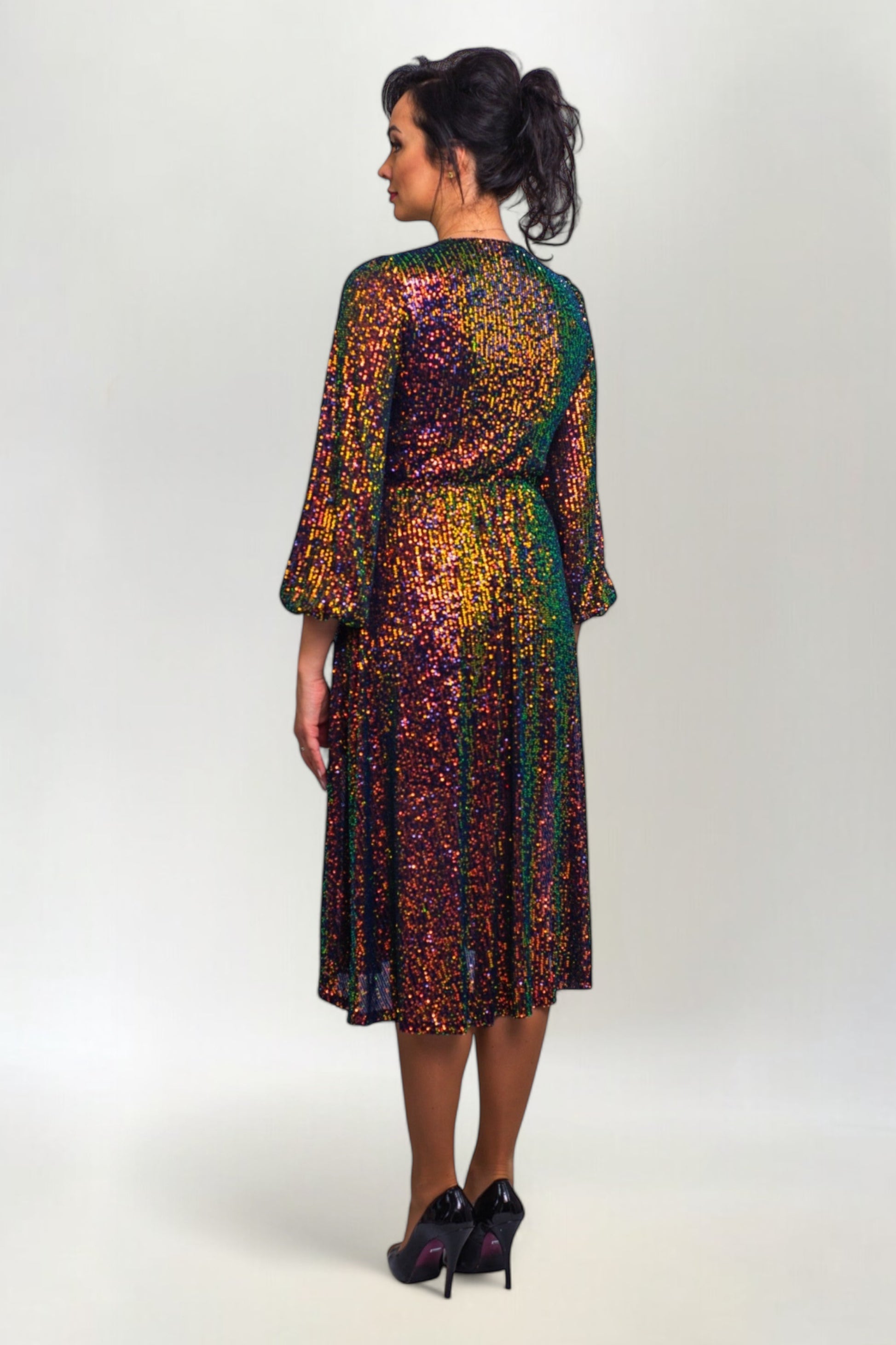 Sukienka z Cekinami i Kokardą