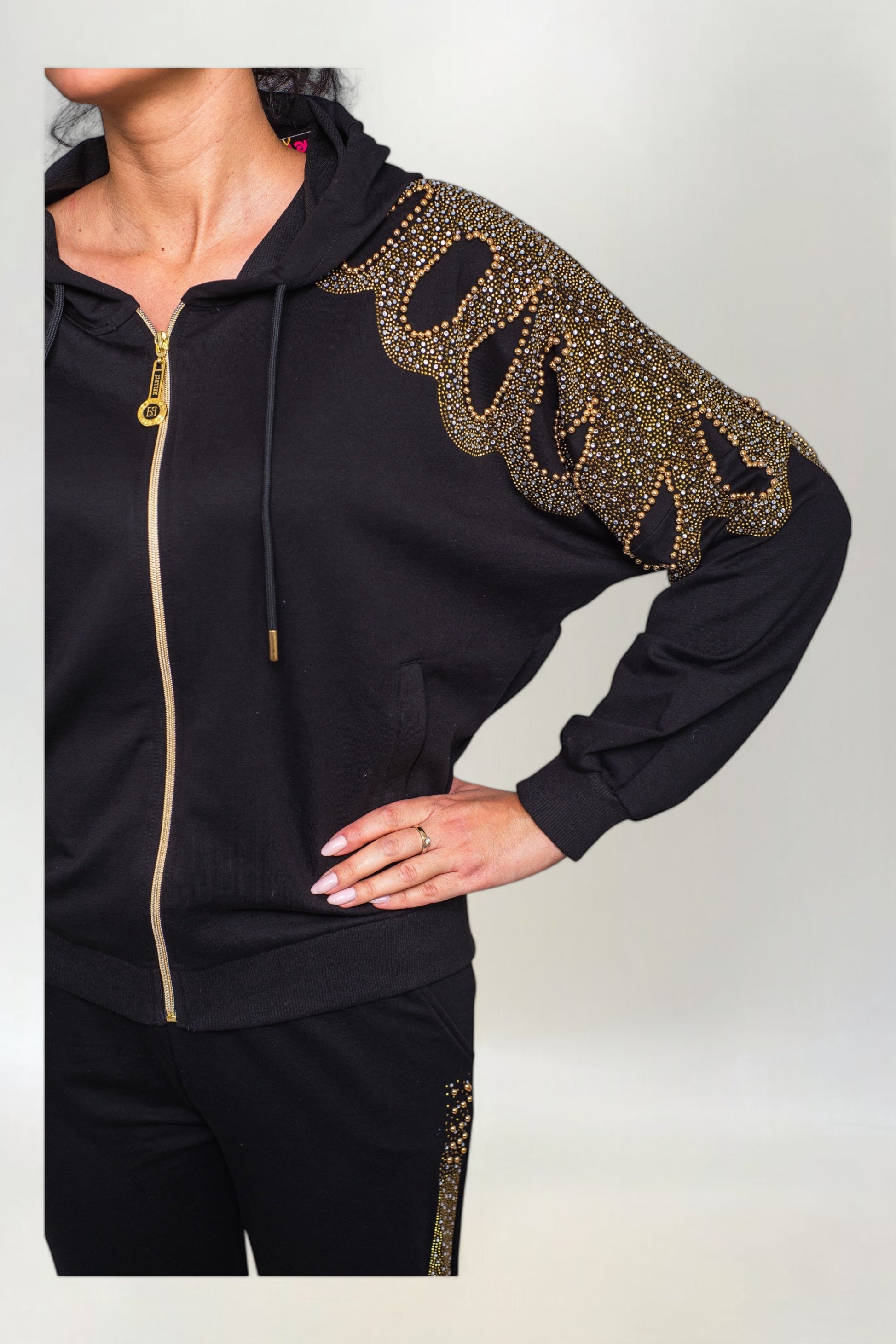 Komplet Dresowy ze Złotą Aplikacją z Cyrkonii