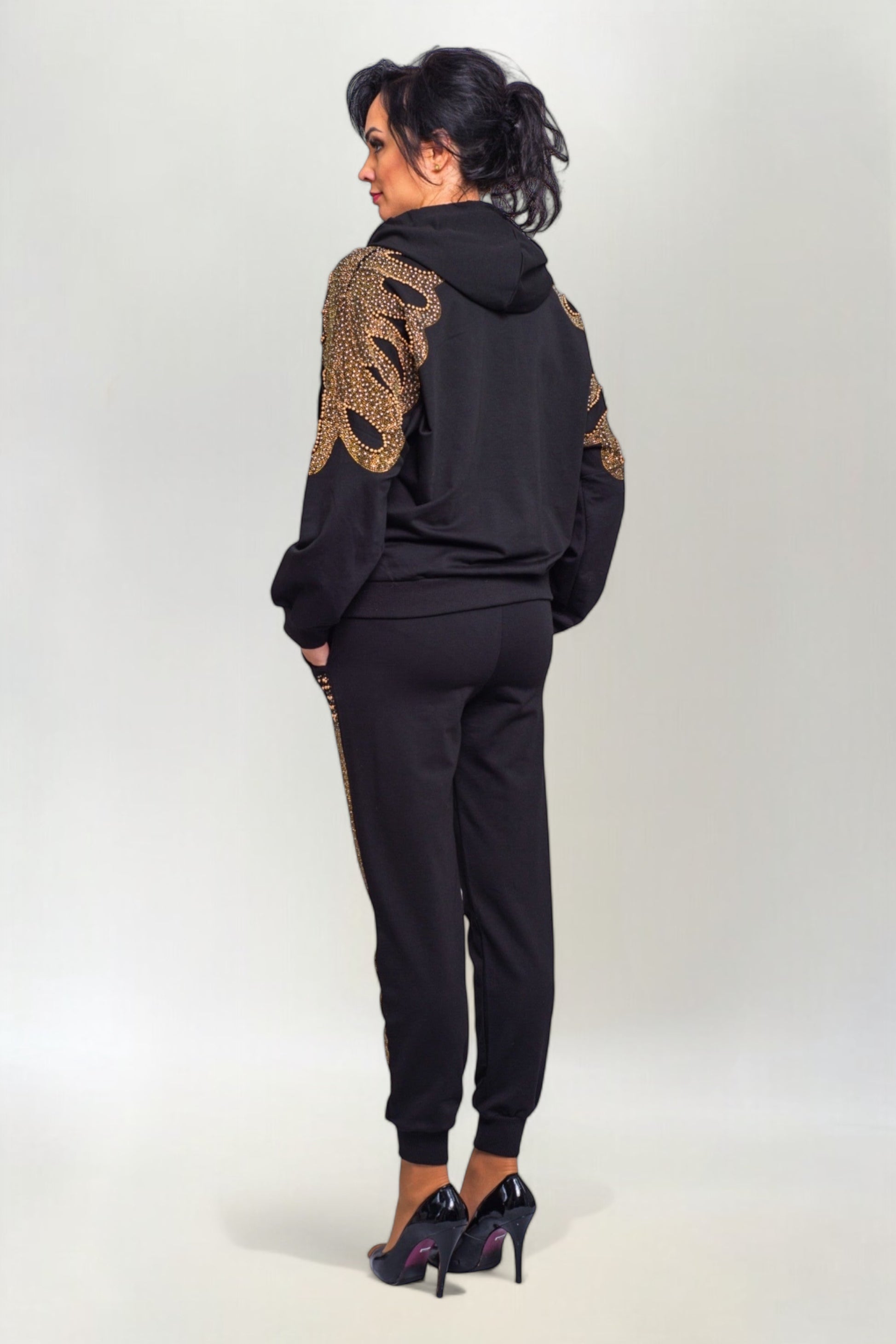 Komplet Dresowy ze Złotą Aplikacją z Cyrkonii