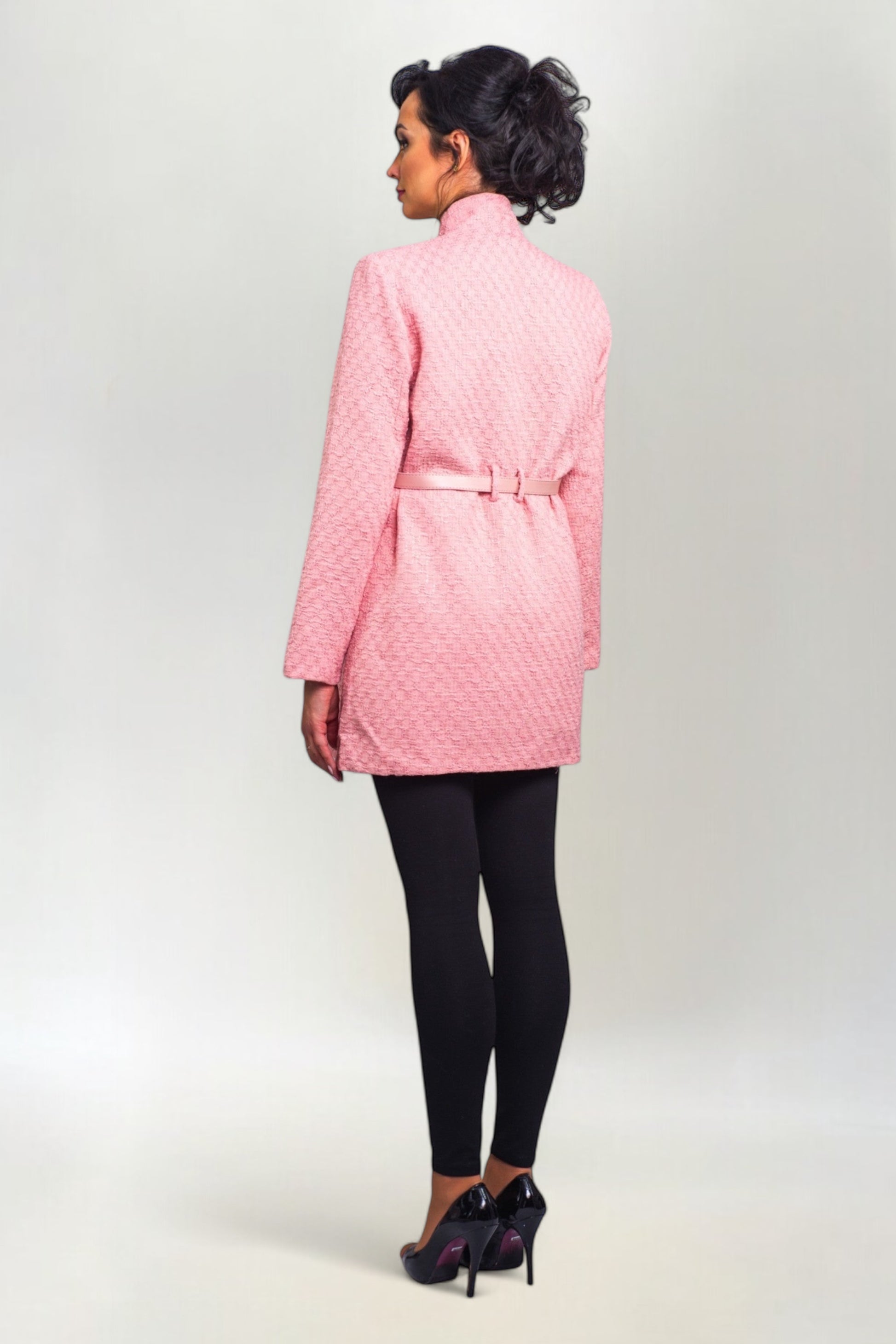 Płaszcz ze Złotymi Guzikami i Paskiem Pudrowy Róż