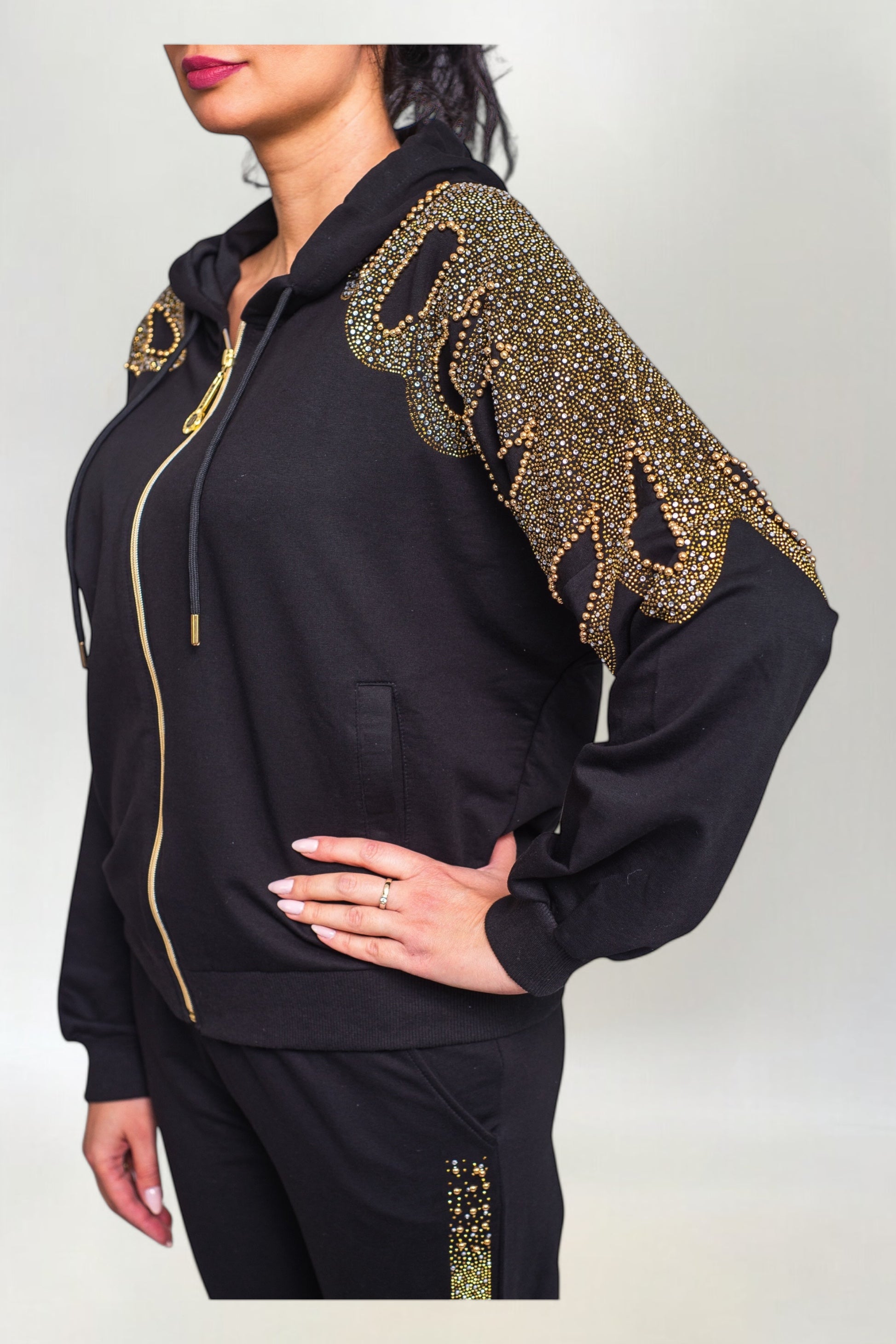 Komplet Dresowy ze Złotą Aplikacją z Cyrkonii