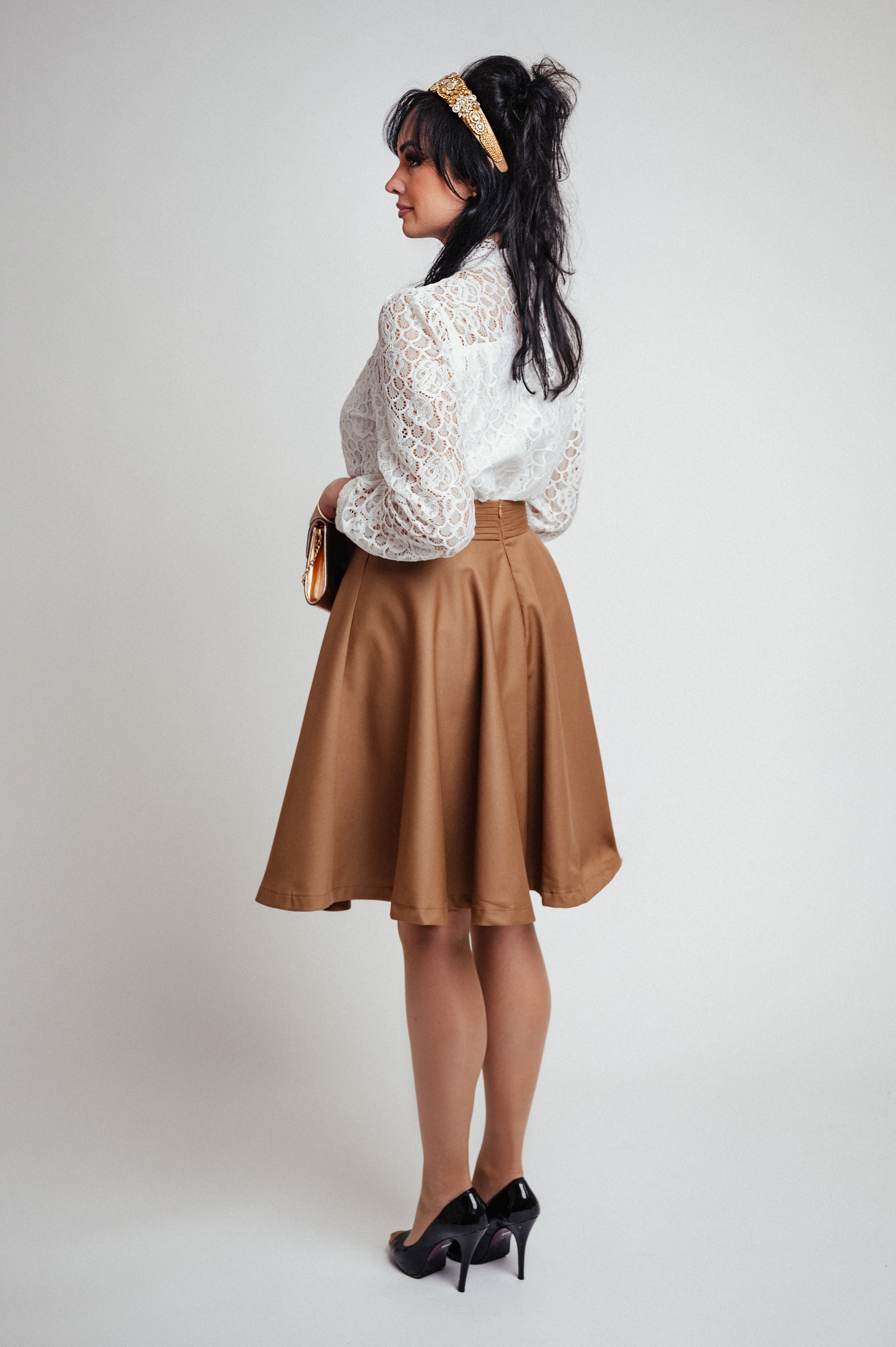 Spódnica Midi ze Złotym Łańcuszkiem Beżowa | Chica Unica Boutique