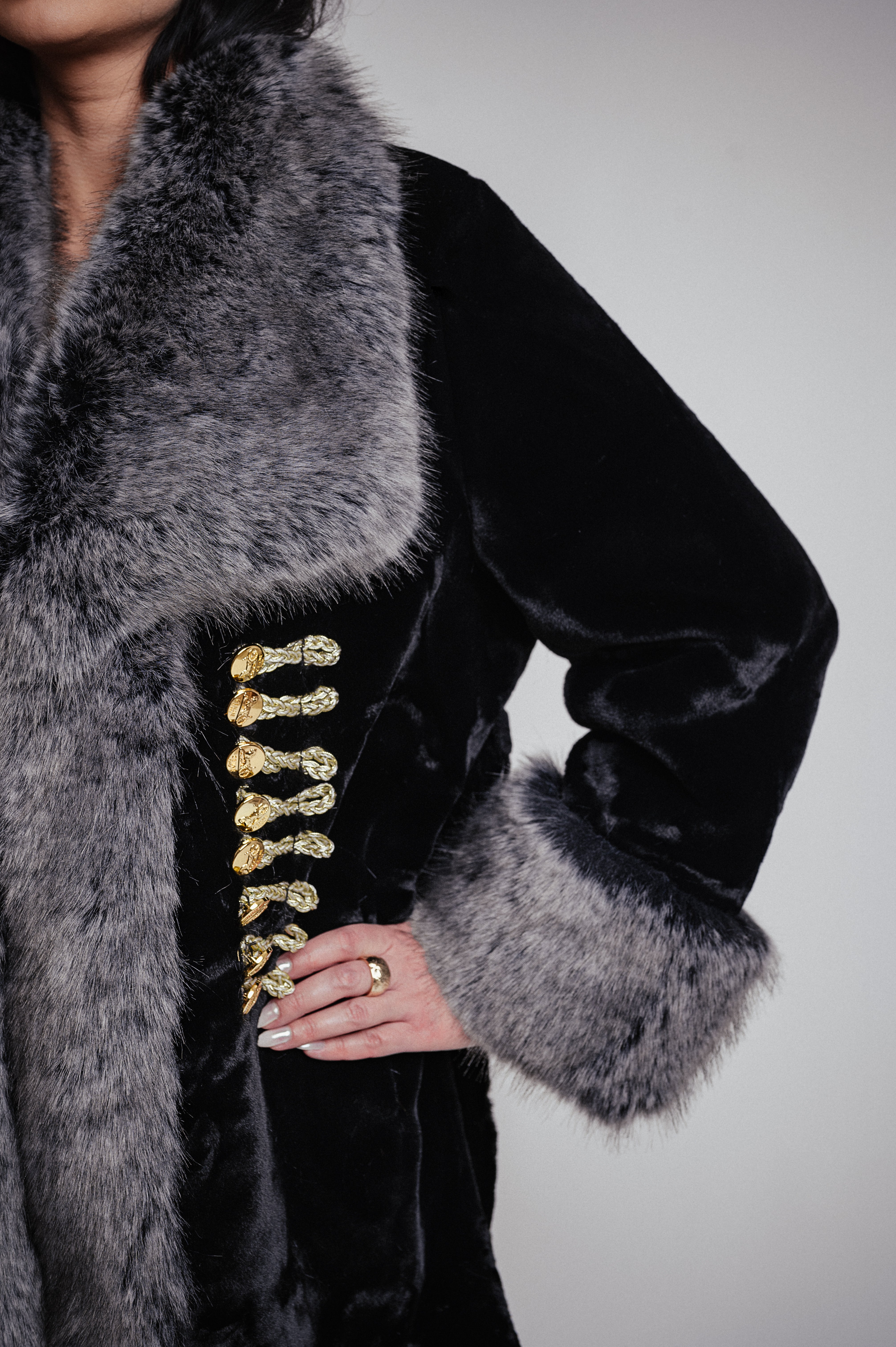 Futerko ze Złotymi Guzikami Czarne | Chica Unica Boutique