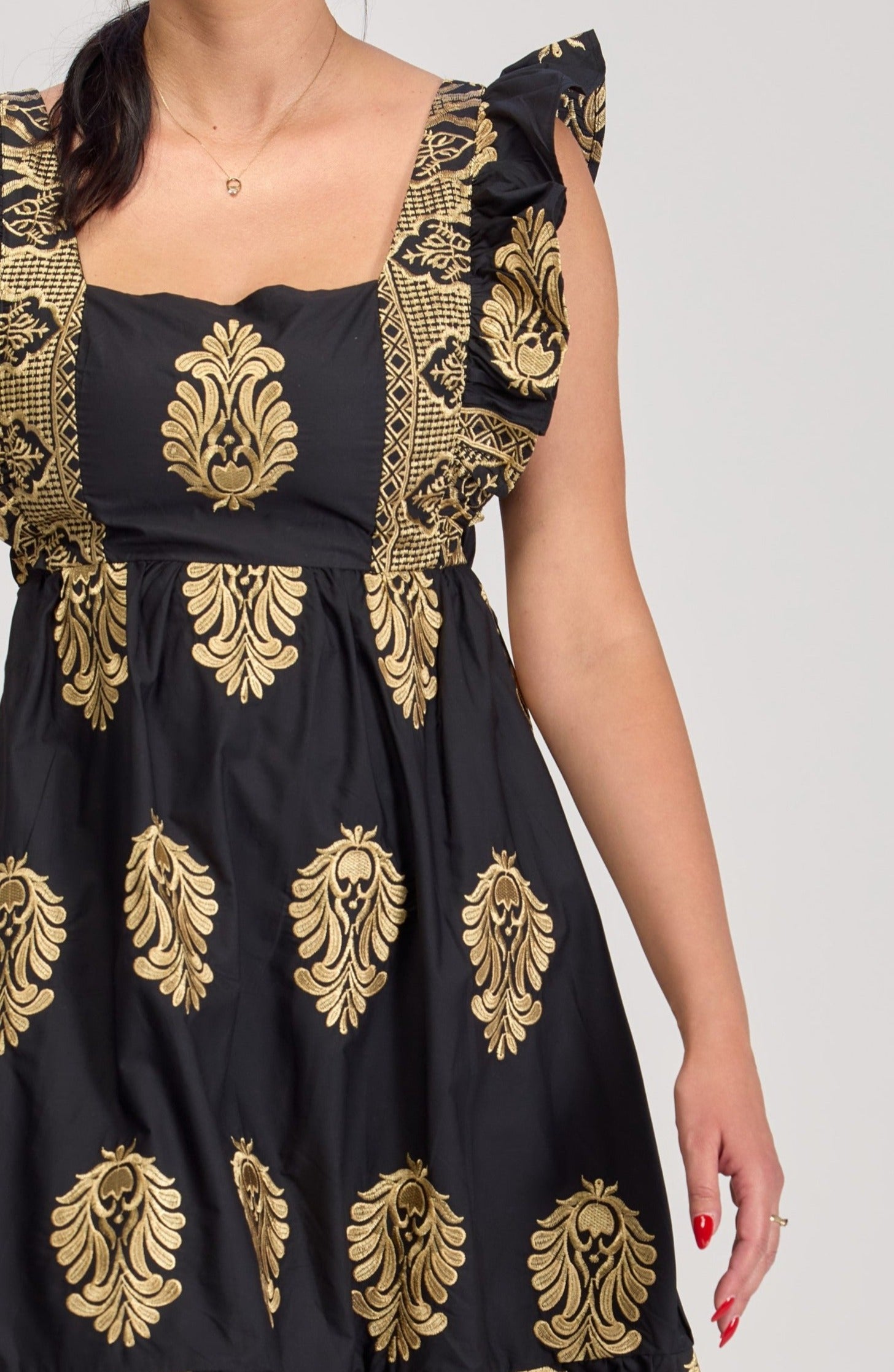 Sukienka ze Złotym Haftem Wiązana z Tyłu na Kokardę Maxi Czarna