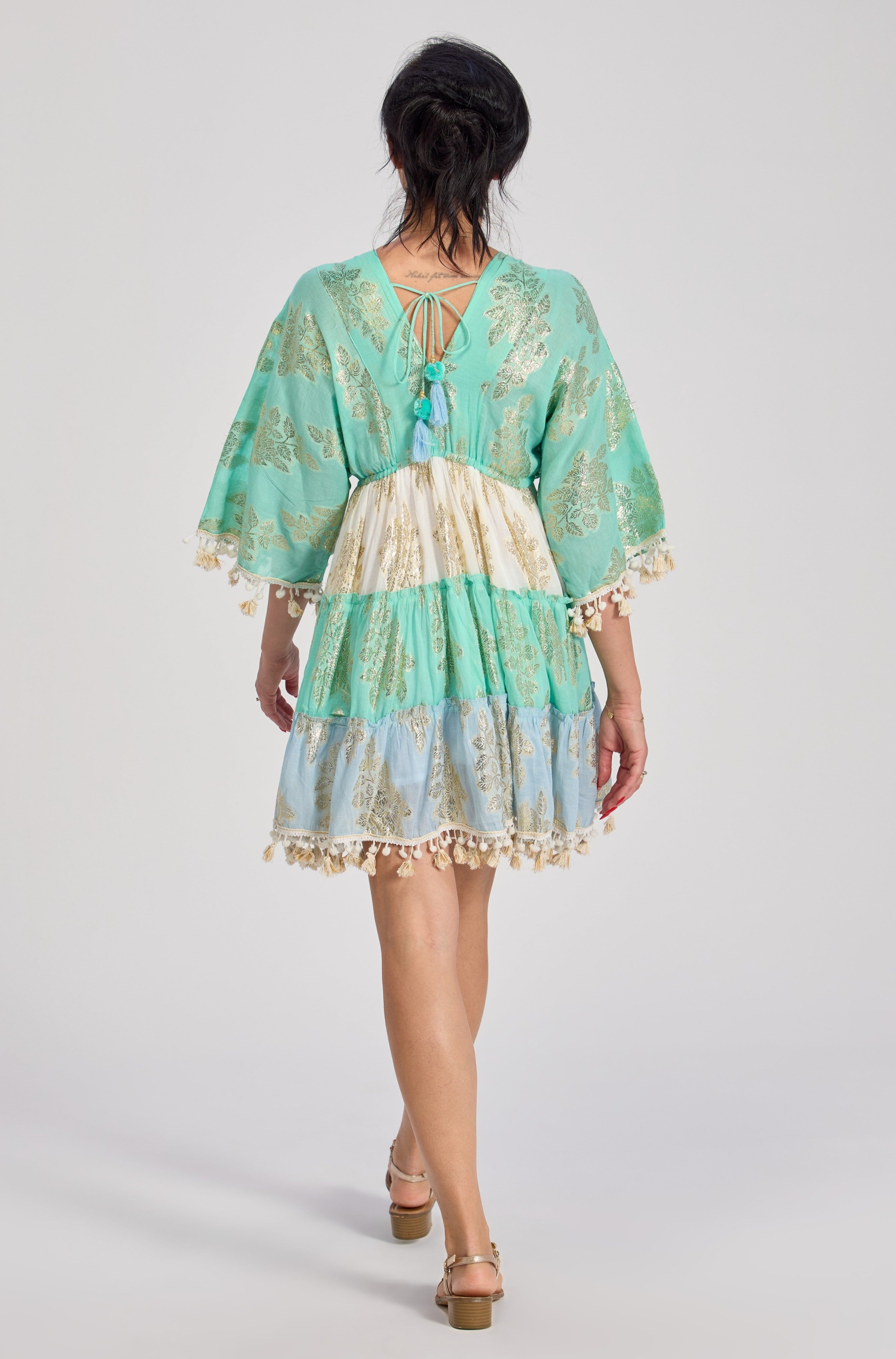 Sukienka Pastelowa ze Zdobieniami Boho i Zielonymi Koralikami