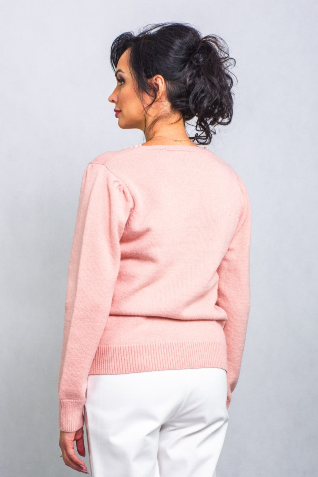 Sweter z Kokardą i Zdobieniami z Pereł Pudrowy Róż