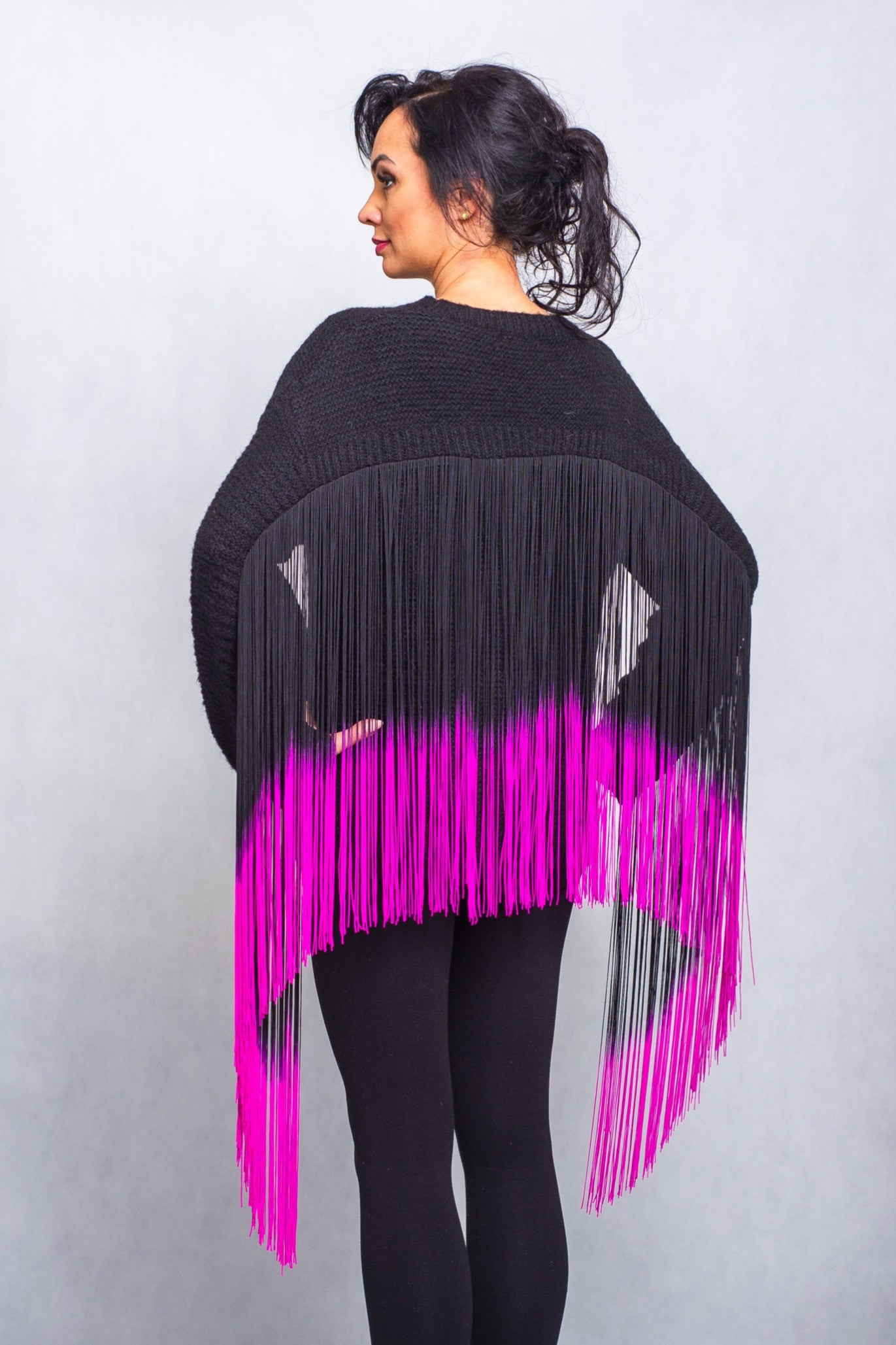 Sweter z Frędzlami na Plecach i Rękawach