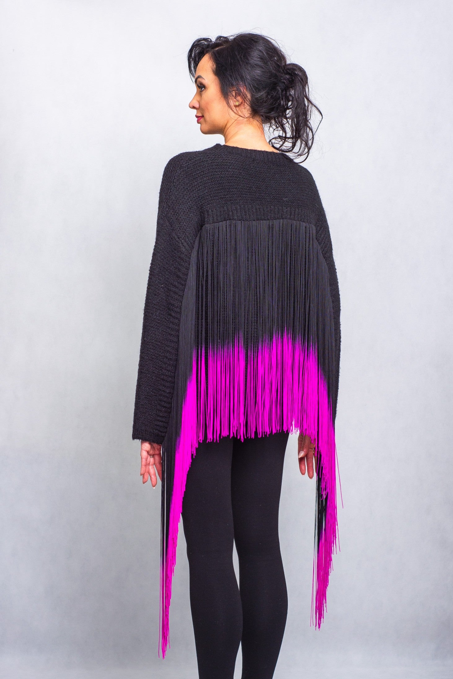 Sweter z Frędzlami na Plecach i Rękawach