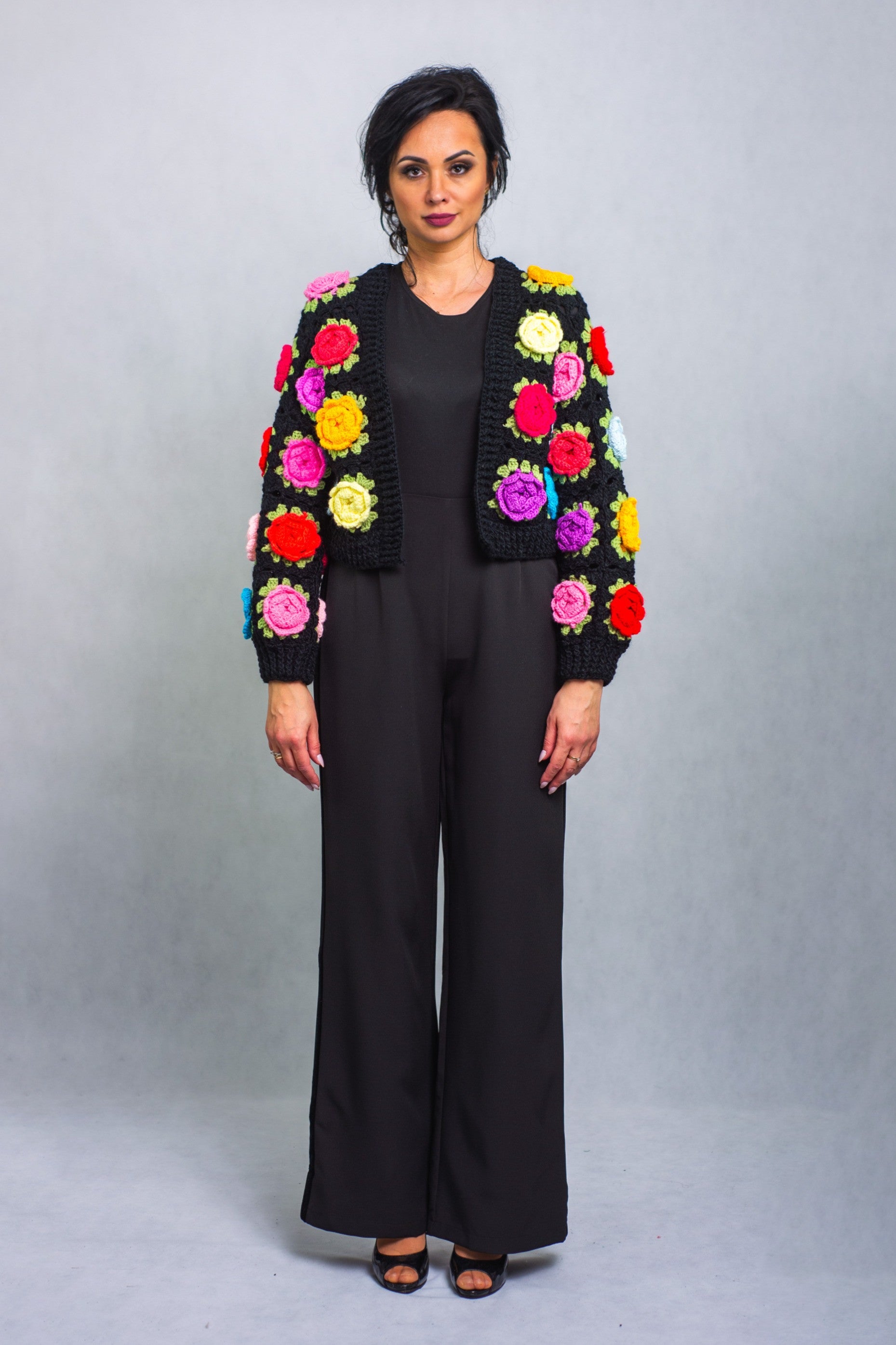 Sweter Hand Made z Kolorowymi Kwiatami Czarny